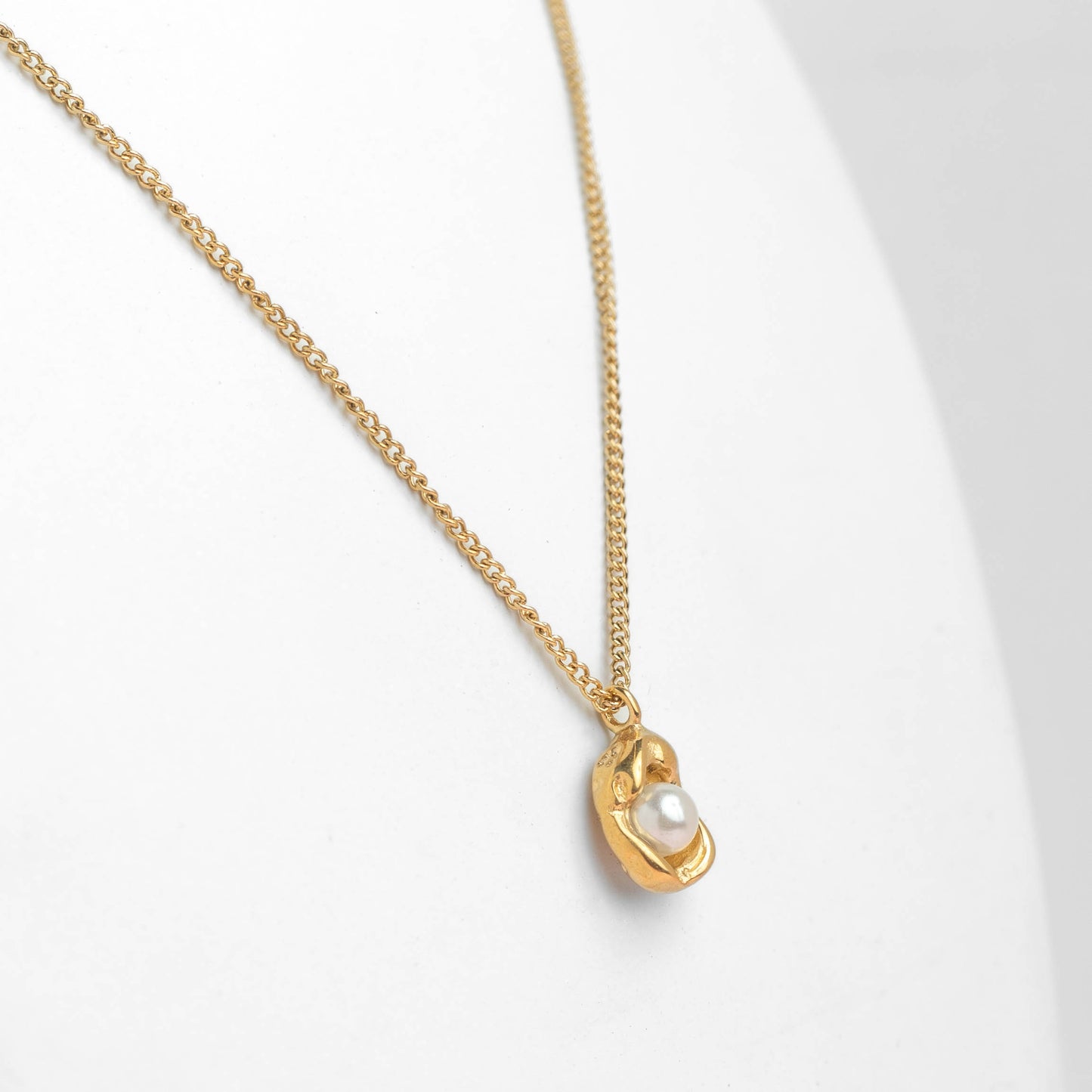 Irregular Pearl Studded Pendant Necklace