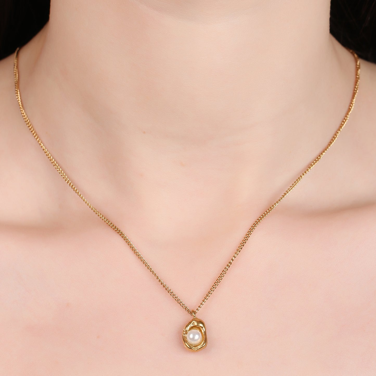 Irregular Pearl Studded Pendant Necklace